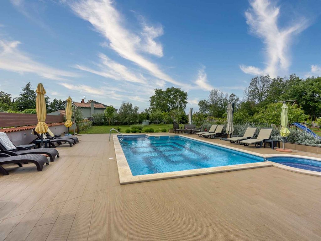 Ferienwohnung mit Pool und Klimaanlage