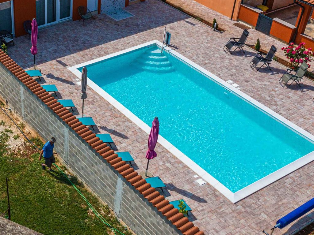 Ferienwohnung mit Terrasse und Pool