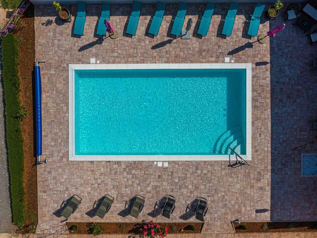 Ferienwohnung mit Terrasse und Pool