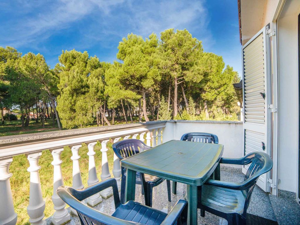 Apartment mit einem Schlafzimmer und Balkon in Pula, in Strandnähe