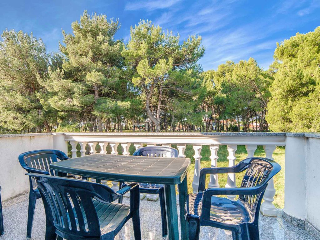 Apartment mit einem Schlafzimmer und Balkon in Pula, in Strandnähe