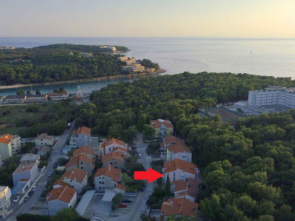 Apartment mit einem Schlafzimmer und Balkon in Pula, in Strandnähe