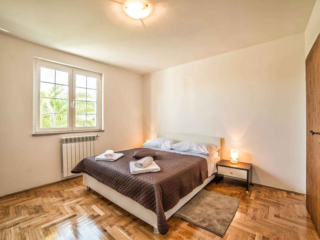 Apartment mit einem Schlafzimmer und Terrasse in Pula, in Strandnähe
