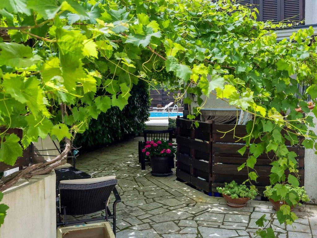Ferienwohnung mit Gemeinschaftspool und Klimaanlage