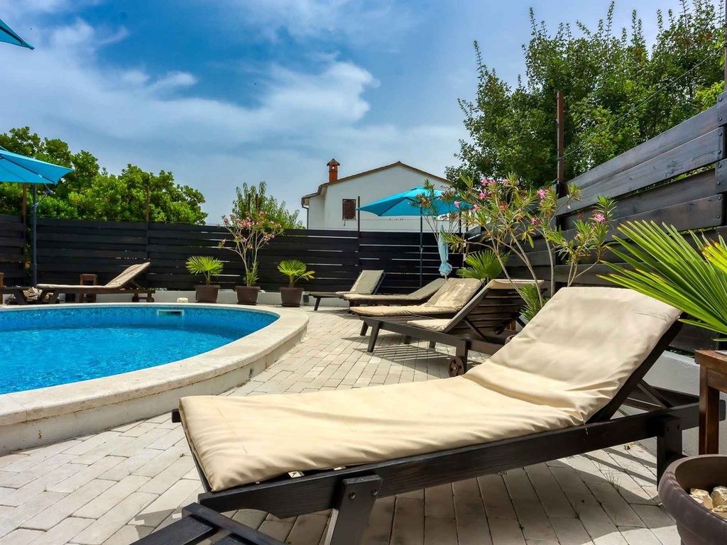 Ferienwohnung mit Gemeinschaftspool und Klimaanlage