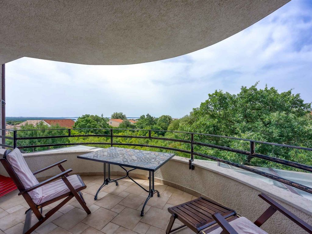Ferienwohnung mit Balkon und Pool