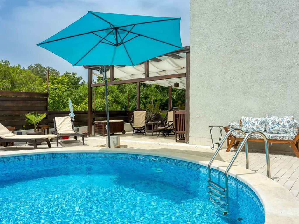 Ferienwohnung mit Gemeinschaftspool und Klimaanlage