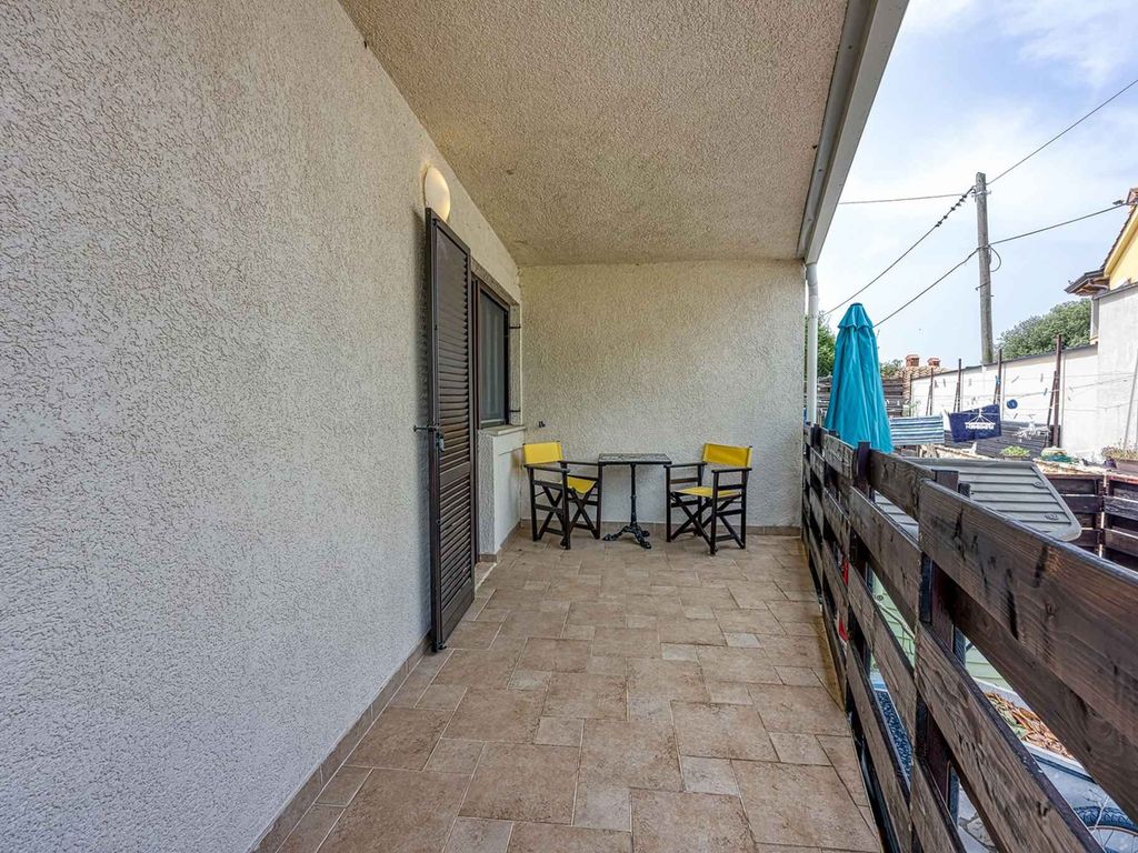 Ferienwohnung mit Gemeinschaftspool und Klimaanlage