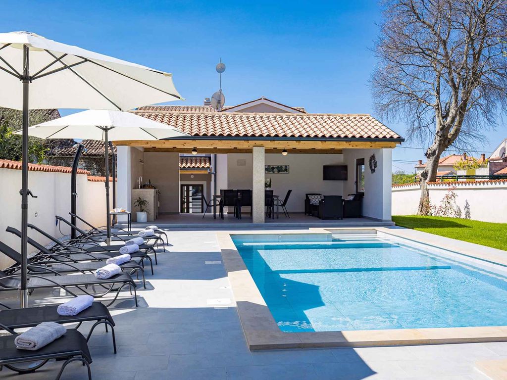 Villa mit beheizbarem Pool & Whirlpool