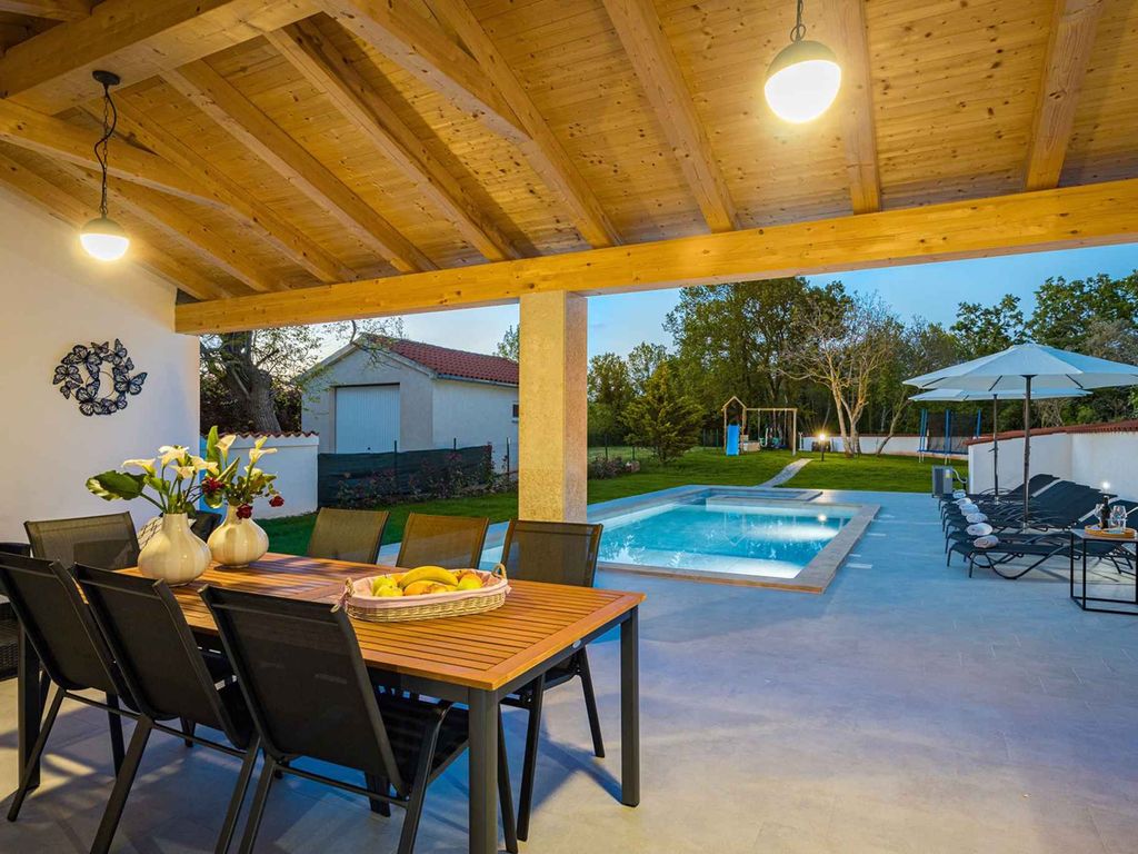 Villa mit beheizbarem Pool & Whirlpool