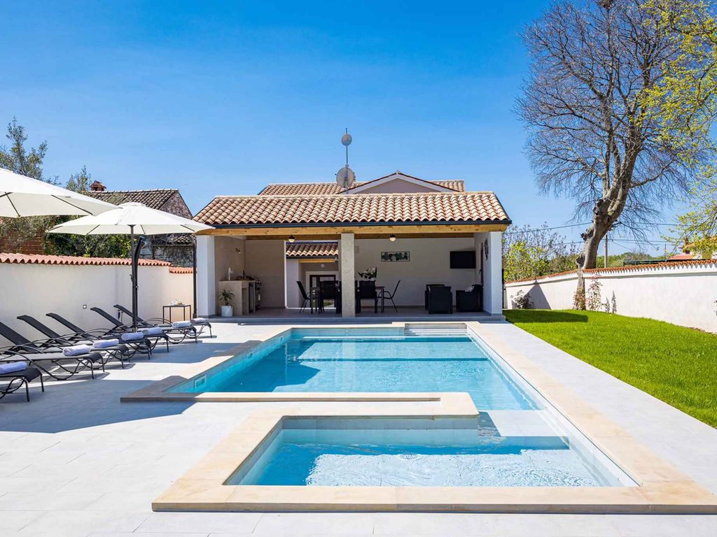 Villa mit beheizbarem Pool & Whirlpool