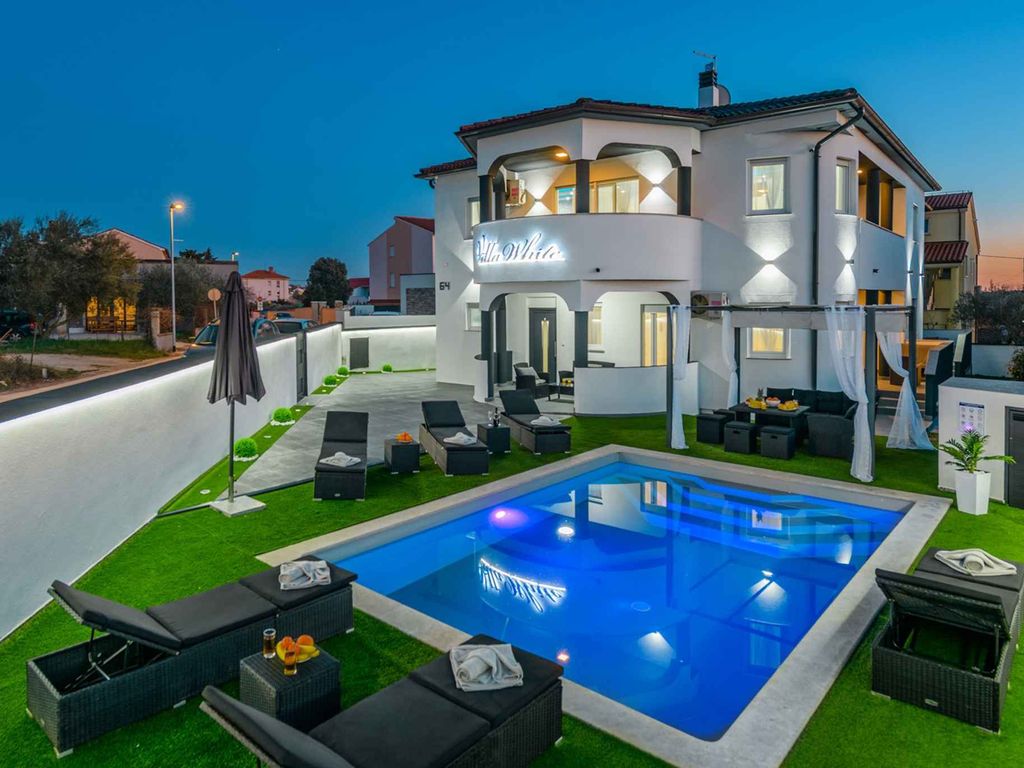 Ferienwohnung mit Klimaanlage und Außenpool