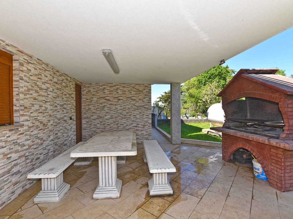 Ferienhaus mit Pool für 6 Personen