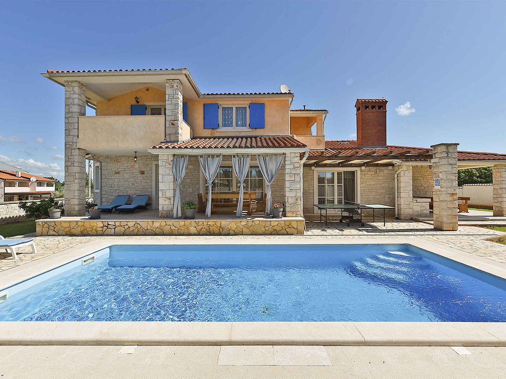 Ferienhaus mit Pool