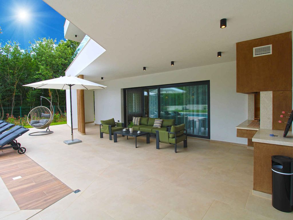 Ferienhaus mit Klimaanlage und Pool