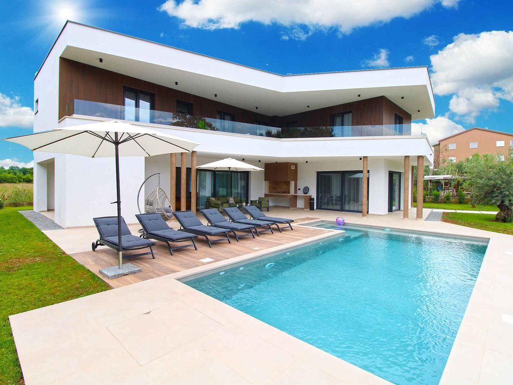 Ferienhaus mit Klimaanlage und Pool