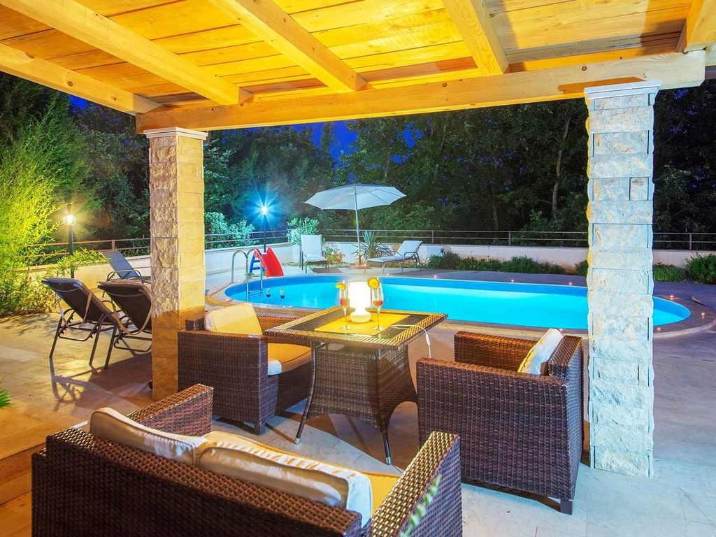 Villa mit Klimaanlage und Pool