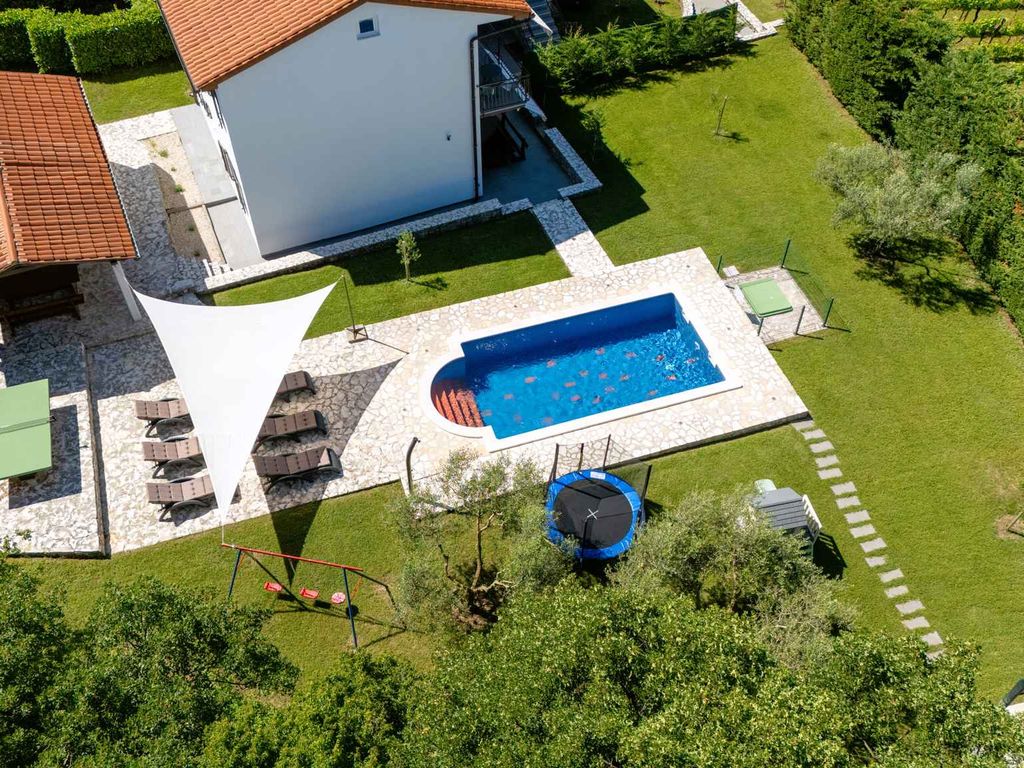 Ferienhaus mit 2 getrennten Apartments, Swimmingpool und Klimaanlage