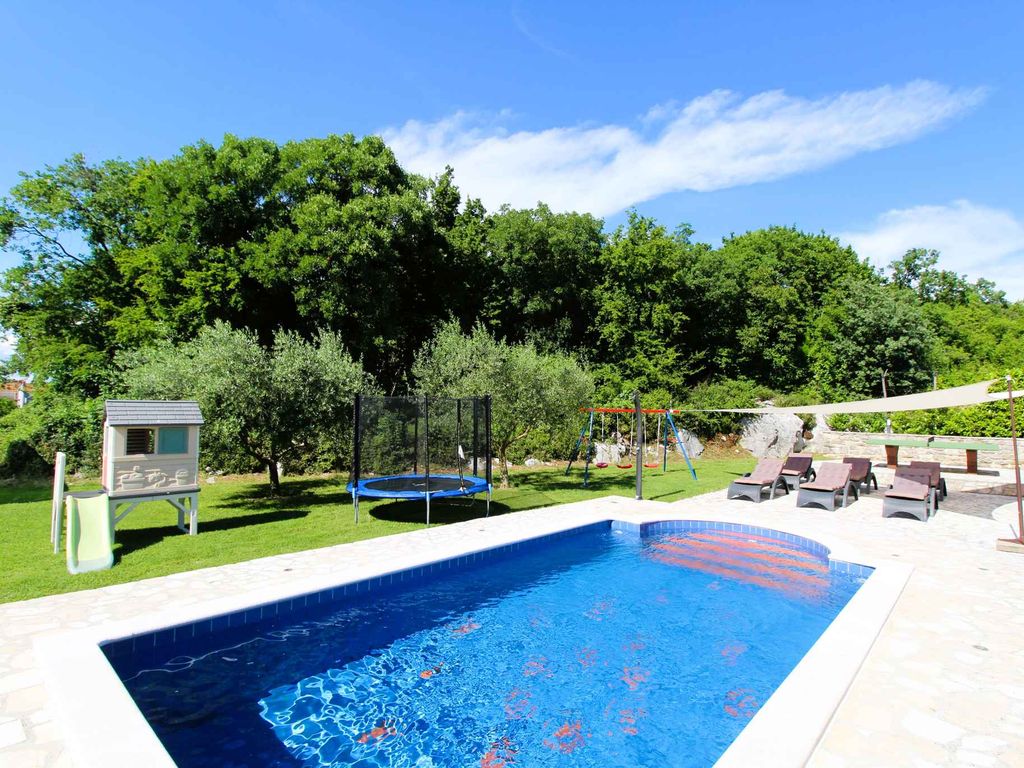 Ferienhaus mit 2 getrennten Apartments, Swimmingpool und Klimaanlage