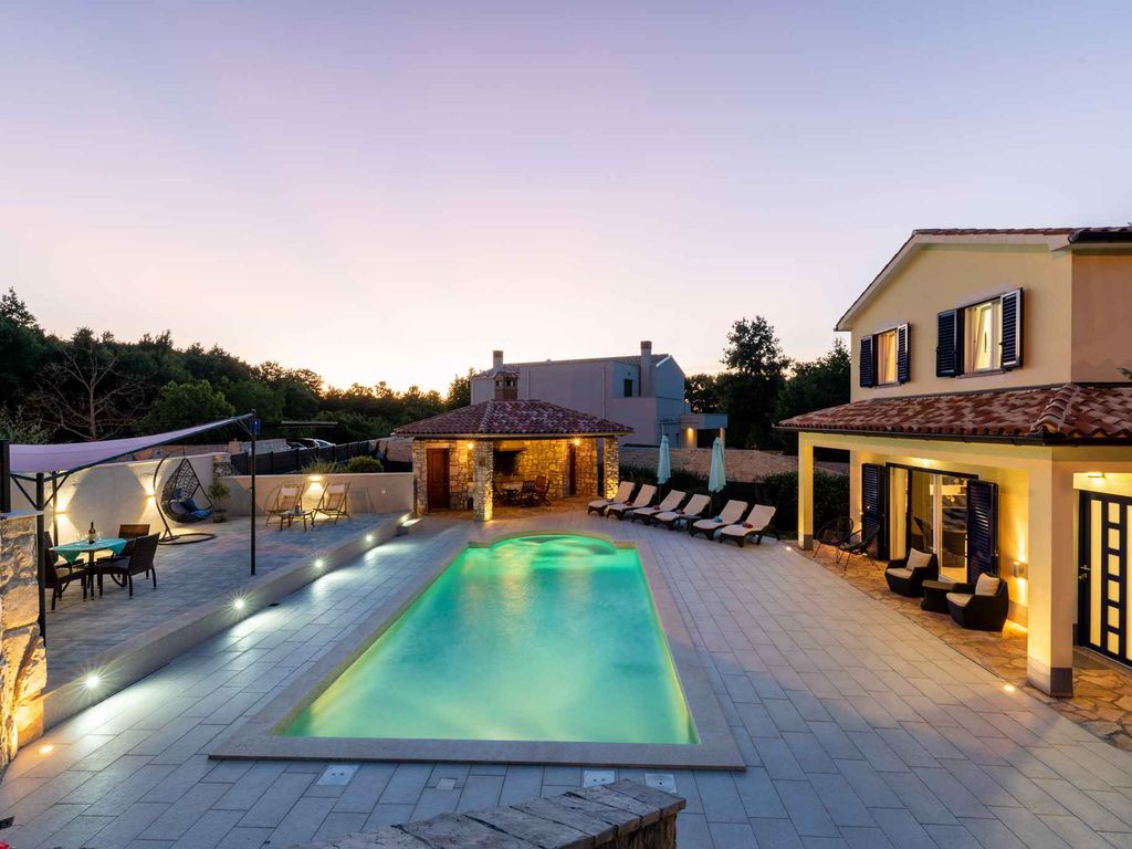 Ferienhaus mit Außenpool und Grillmöglichkeit