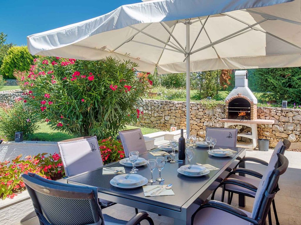 Ferienhaus mit Pool und für Hundefreunde geeignet