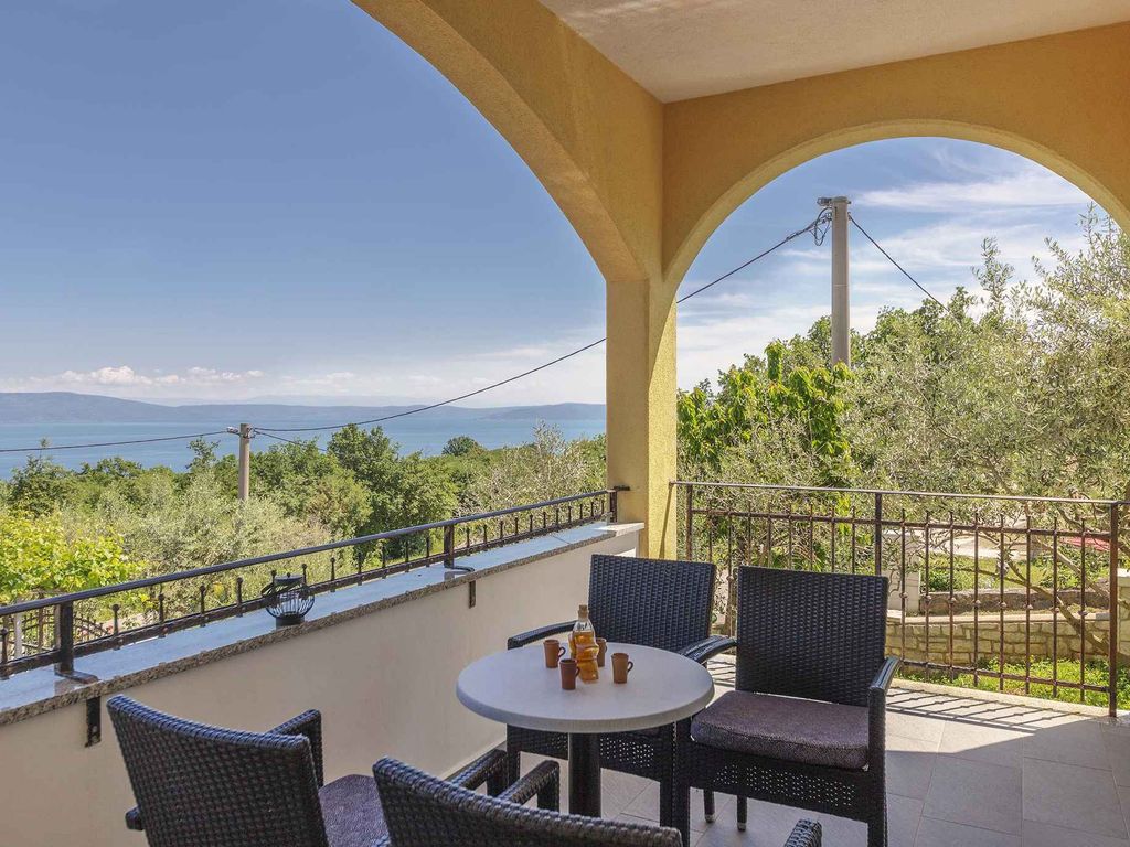 Ferienhaus mit Swimmimgpool, Terrasse und Meerblick