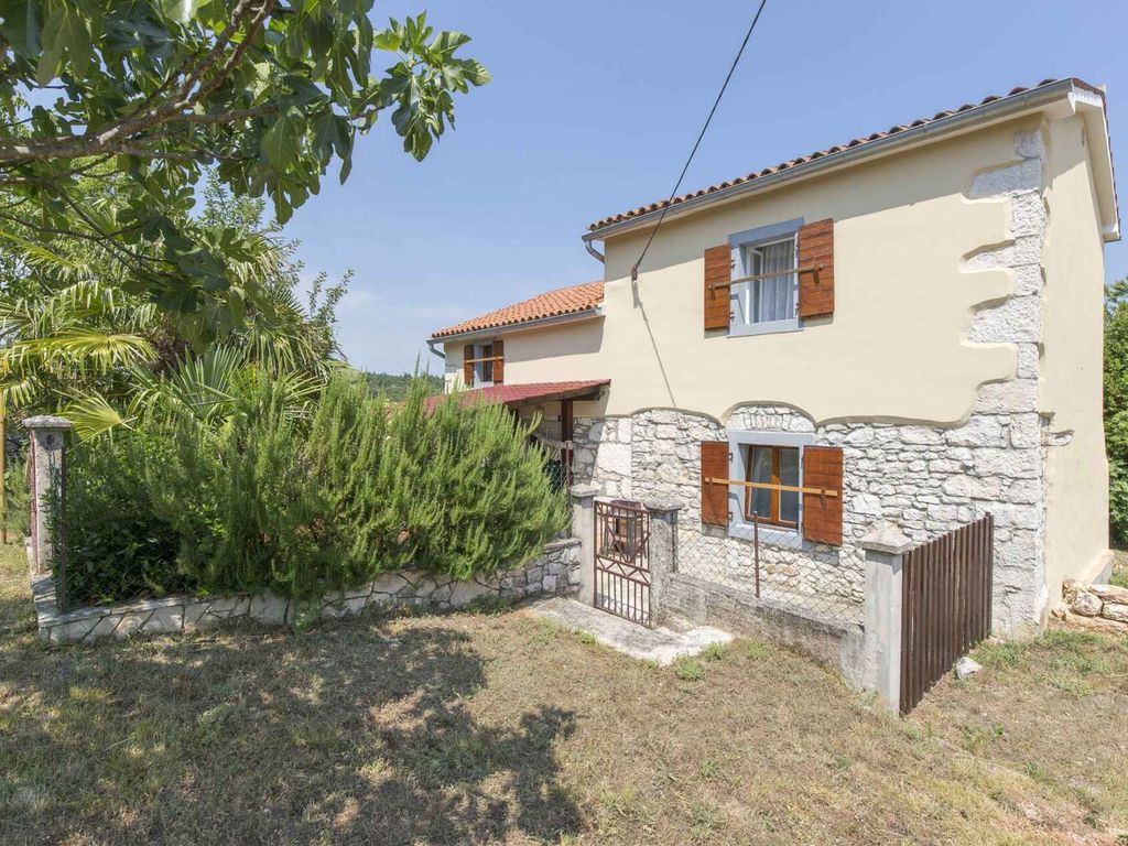 Ferienhaus mit Garten und SAT-TV