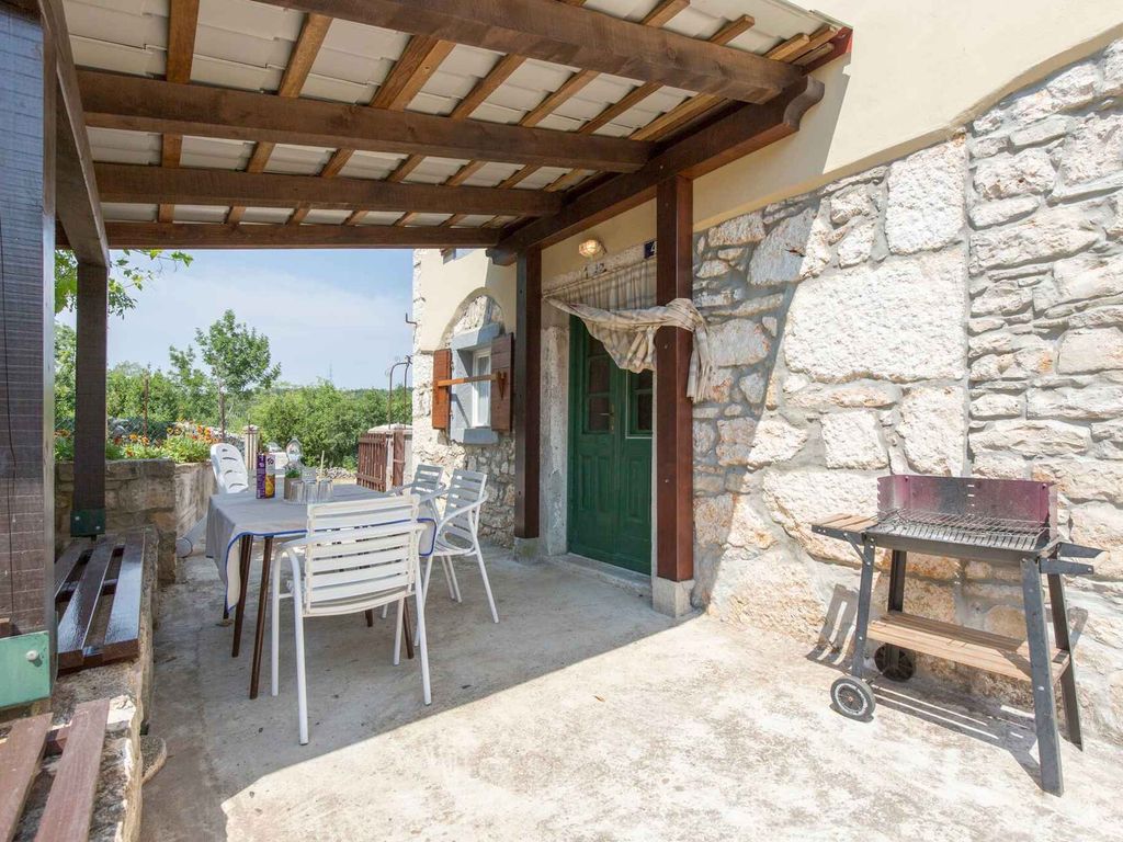 Ferienhaus mit Garten und SAT-TV