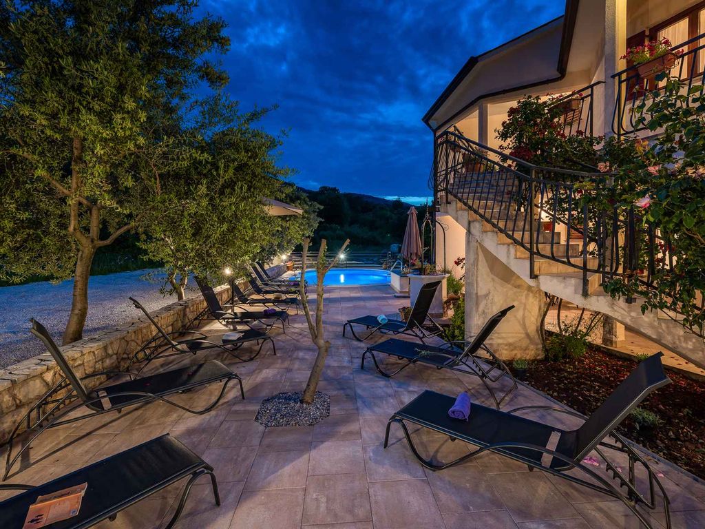 Ferienwohnung mit Meerblick und Pool