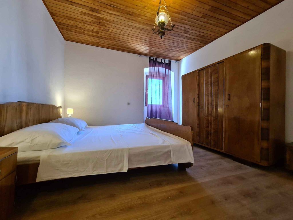 Ferienhaus mit Garten und Klimaanlage