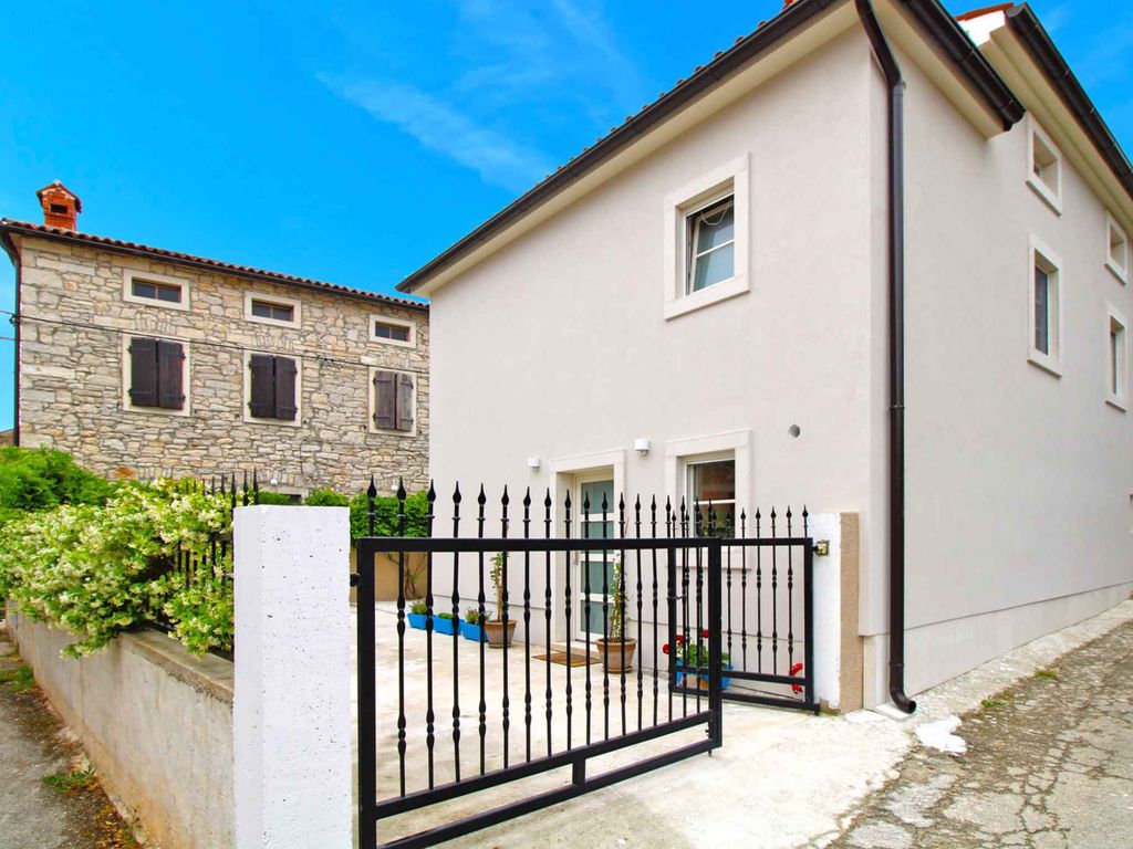 Ferienhaus mit großer Terrasse und Grill