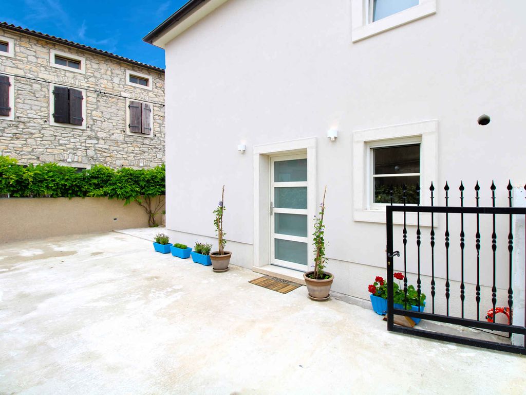 Ferienhaus mit großer Terrasse und Grill