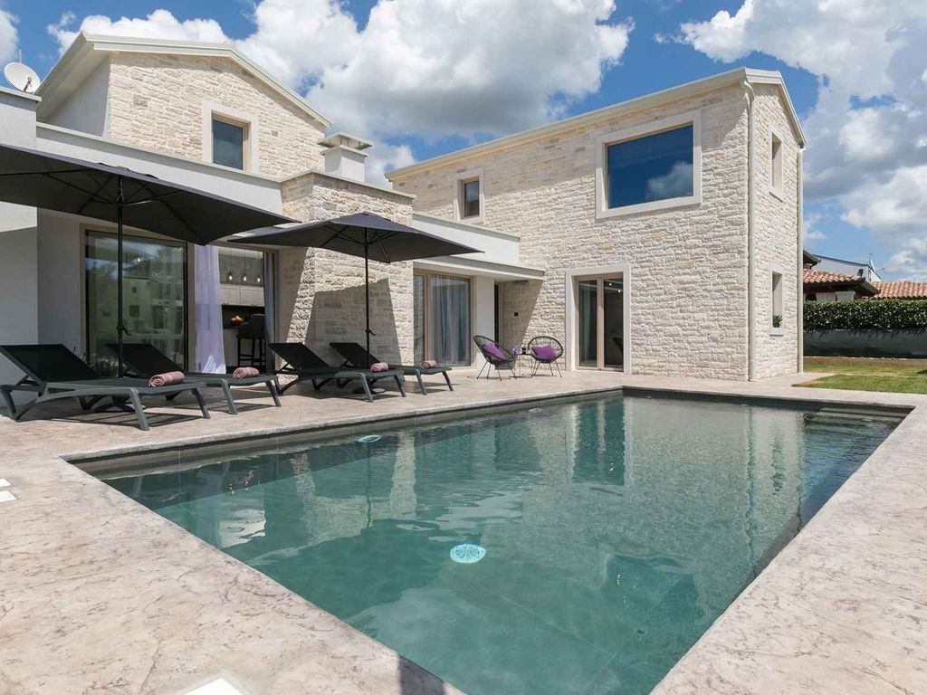 Villa mit Klimaanlage und Pool