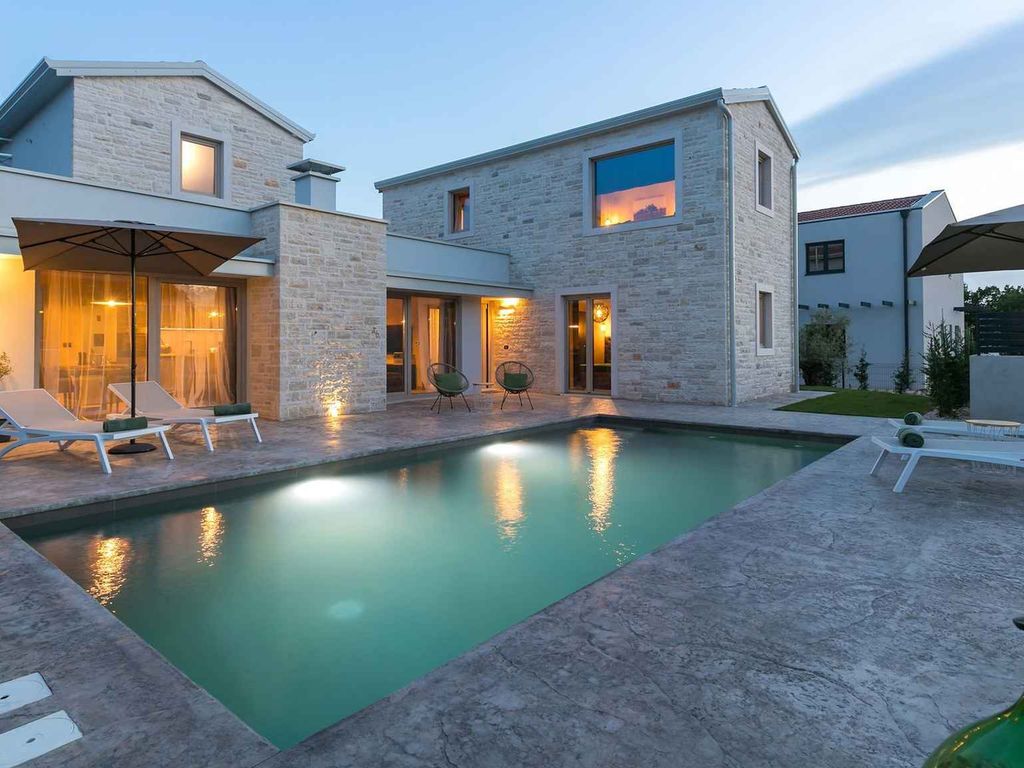 Villa mit Klimaanlage und Pool