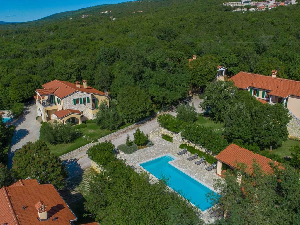 Villa mit Pool und Klimaanlage