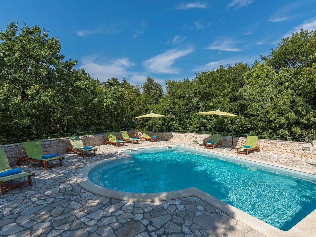 Villa mit Pool und Klimaanlage