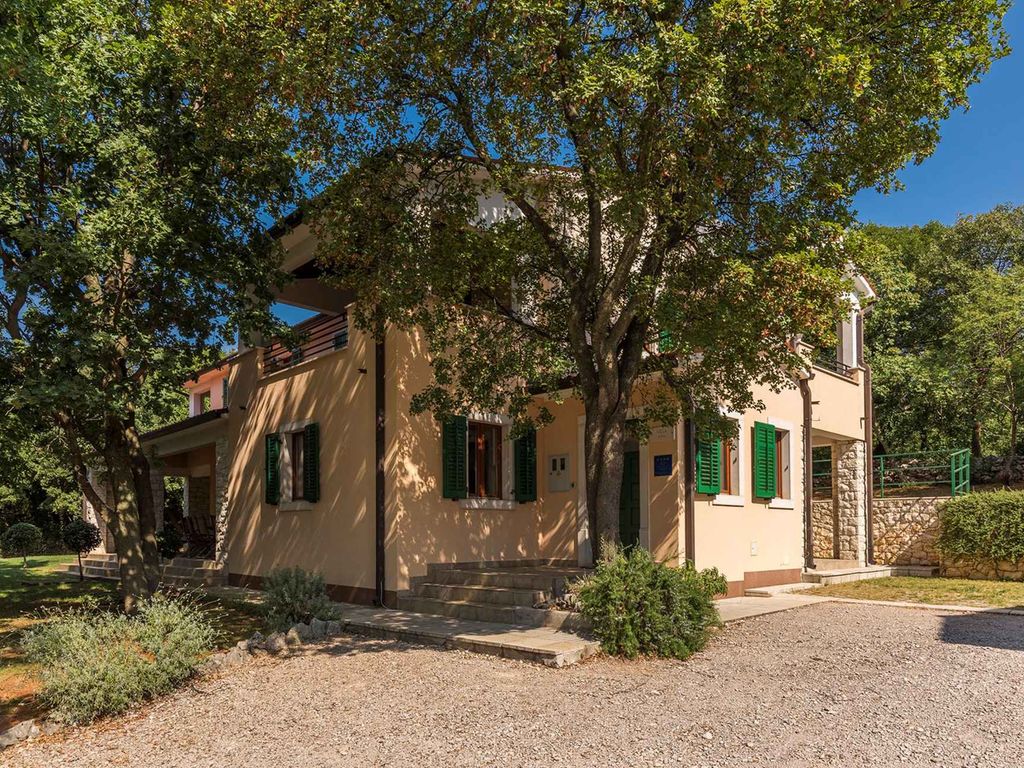 Villa mit Pool und Klimaanlage