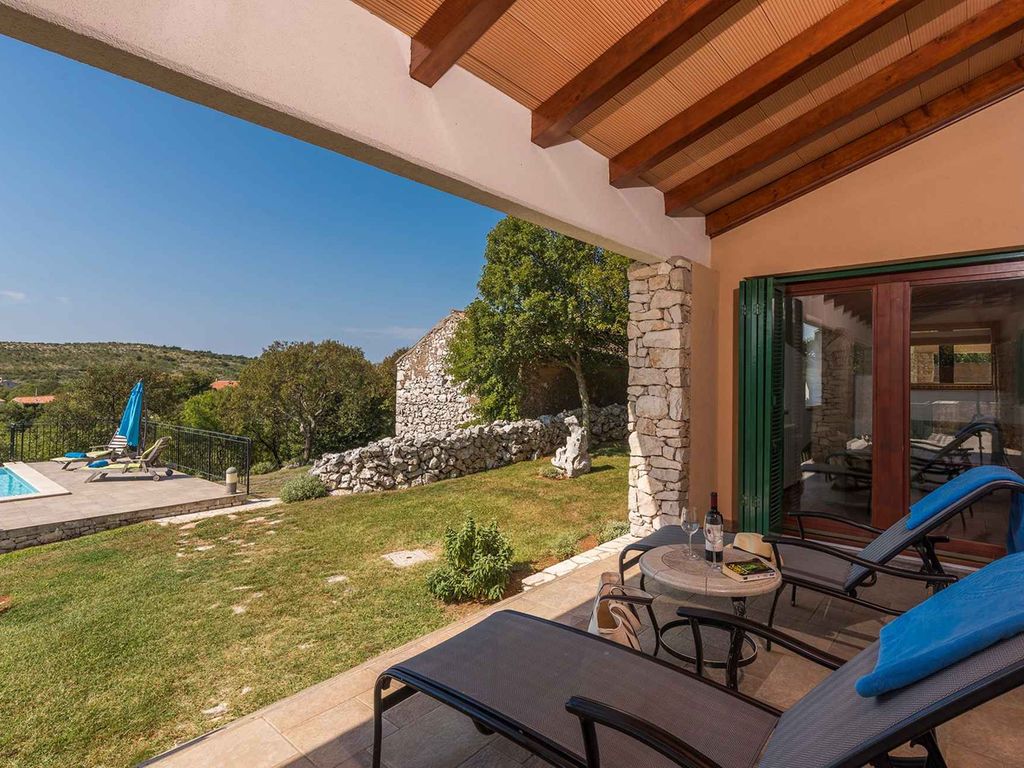 Villa mit Meerblick und Pool