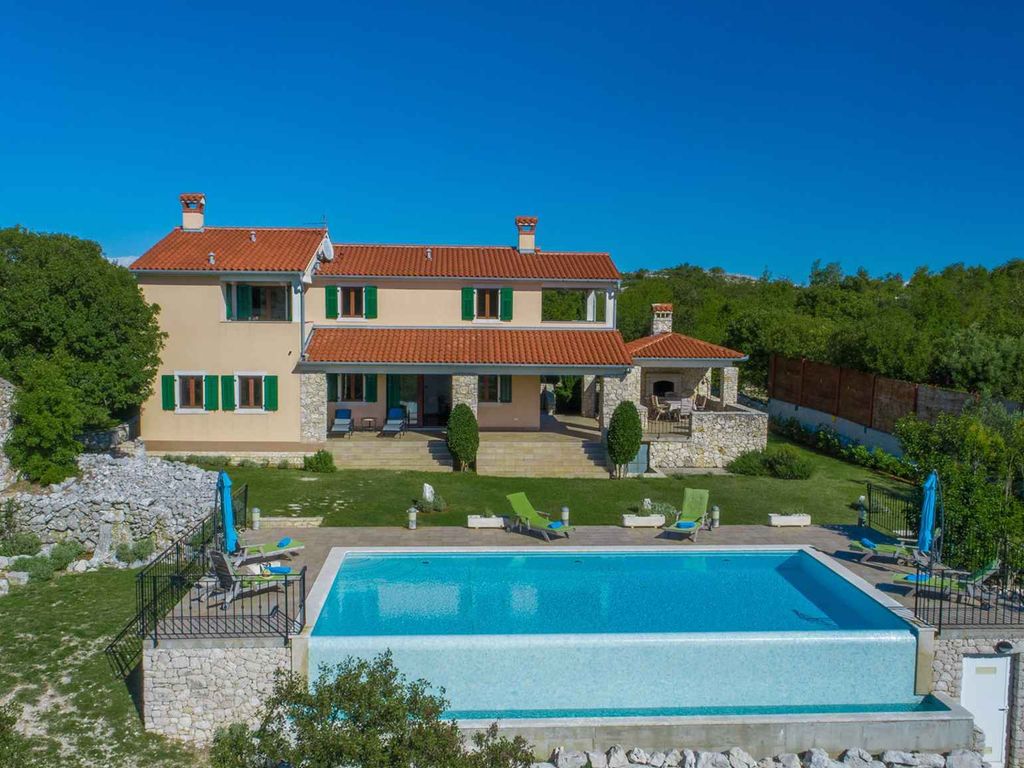 Villa mit Meerblick und Pool
