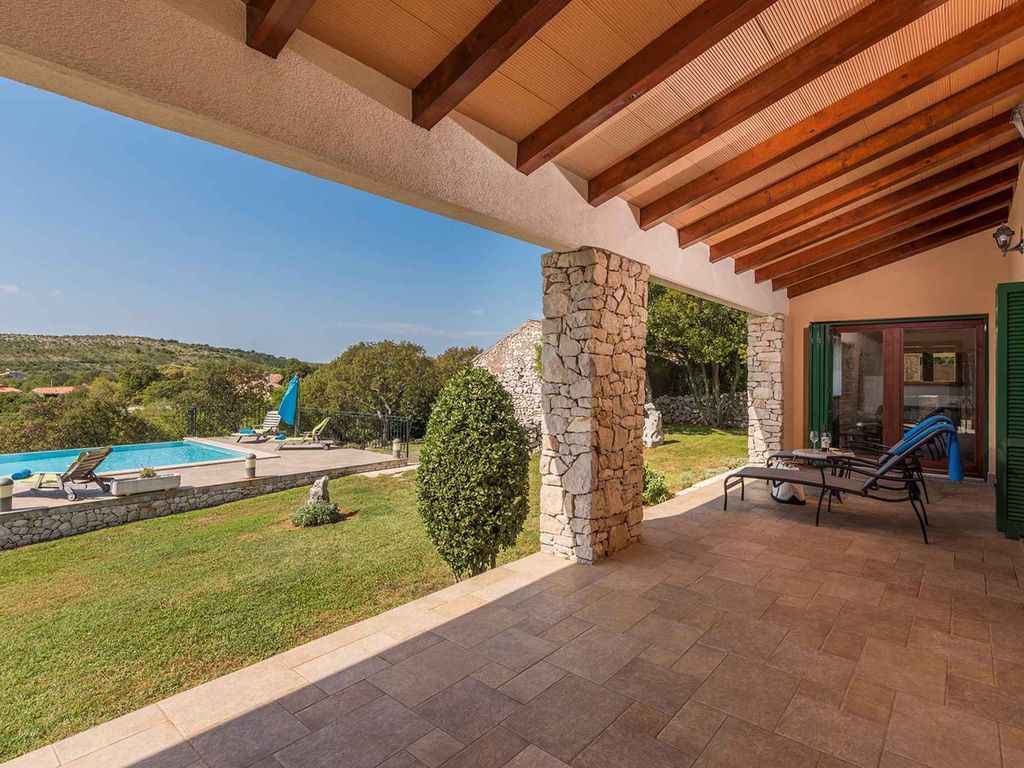 Villa mit Meerblick und Pool