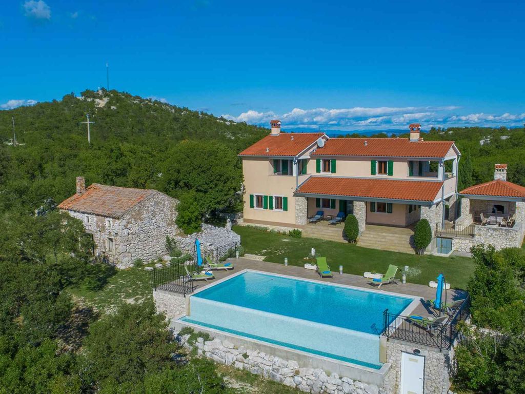 Villa mit Meerblick und Pool