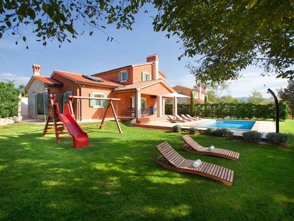 Villa mit Pool und Klimaanlage