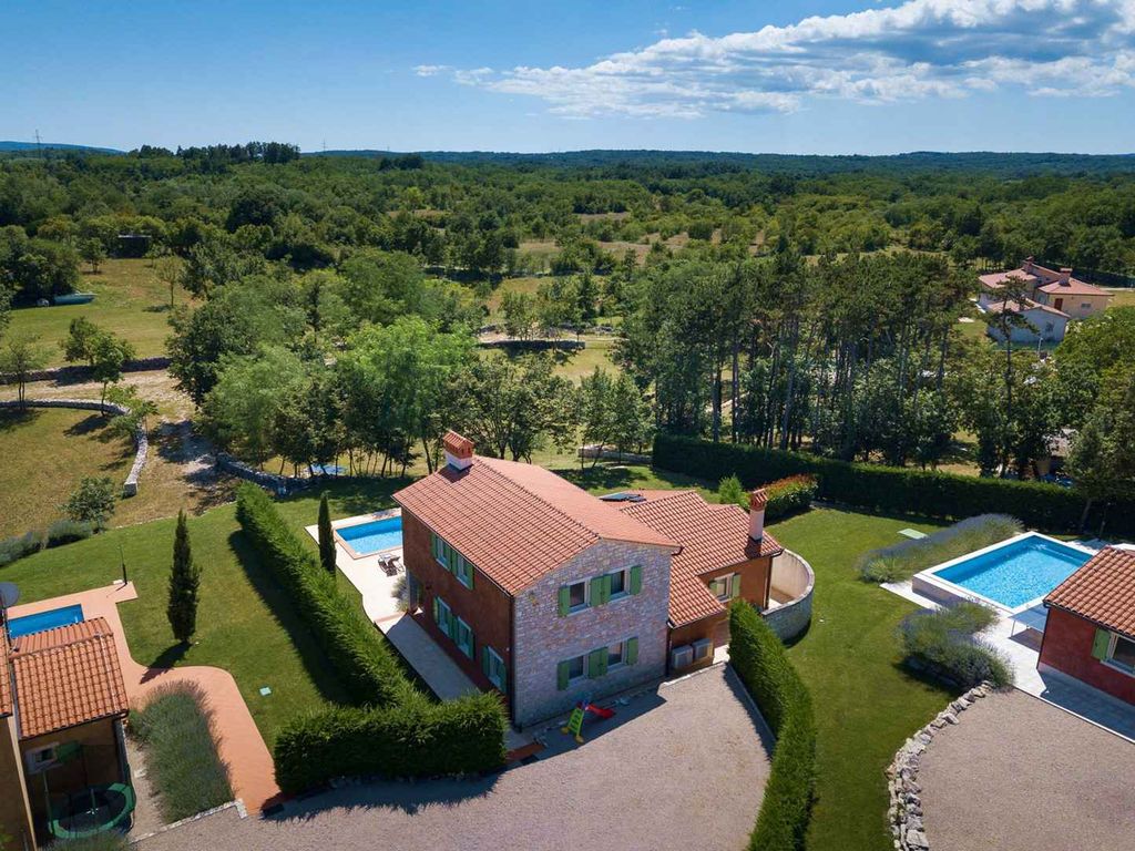 Villa mit Pool und Klimaanlage