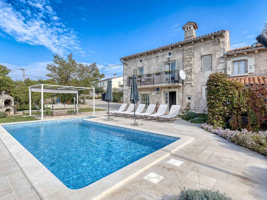 Villa mit Pool und Klimaanlage