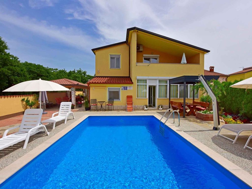 Ferienwohnung mit Pool und Klimaanlage