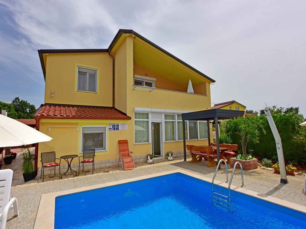 Ferienwohnung mit Pool und Klimaanlage