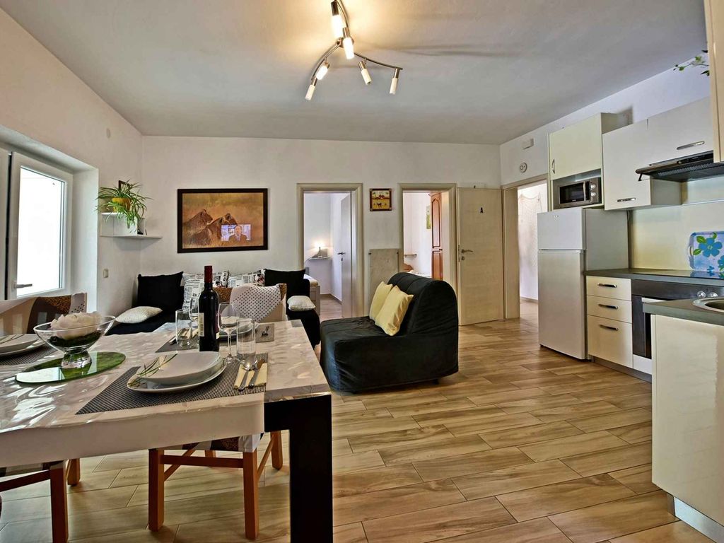 Ferienwohnung mit Pool und Klimaanlage