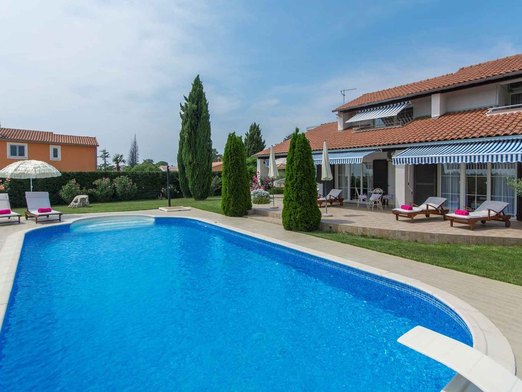 Villa mit Pool und Klimaanlage