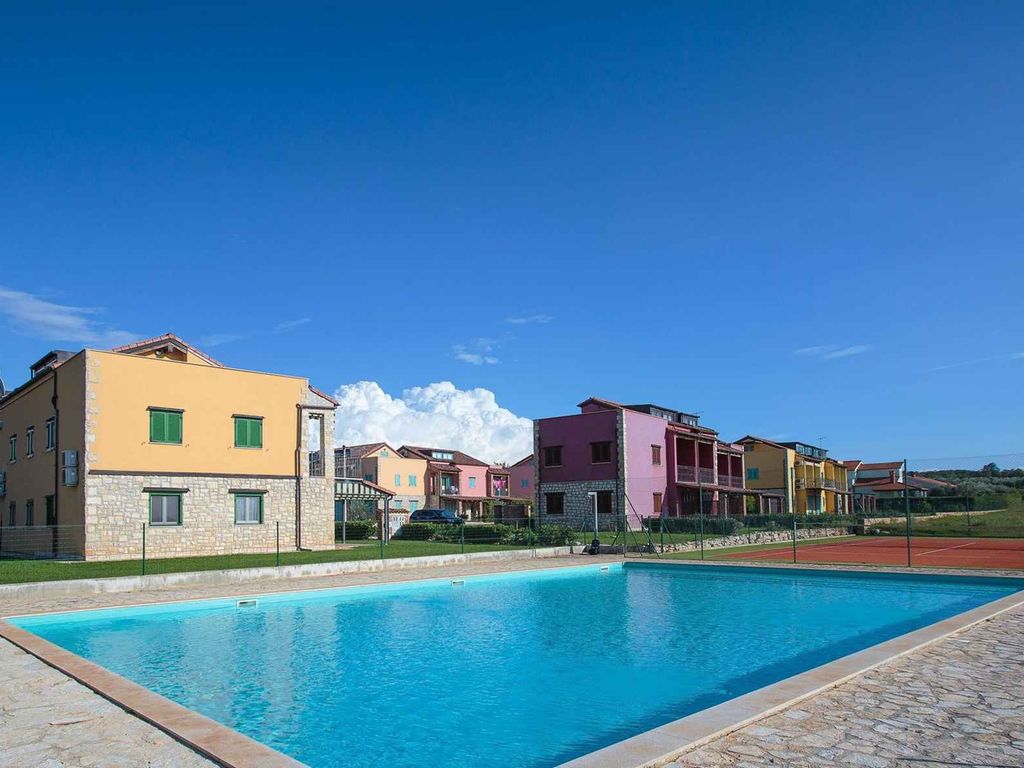 Ferienwohnung mit Pool und Dachterrasse