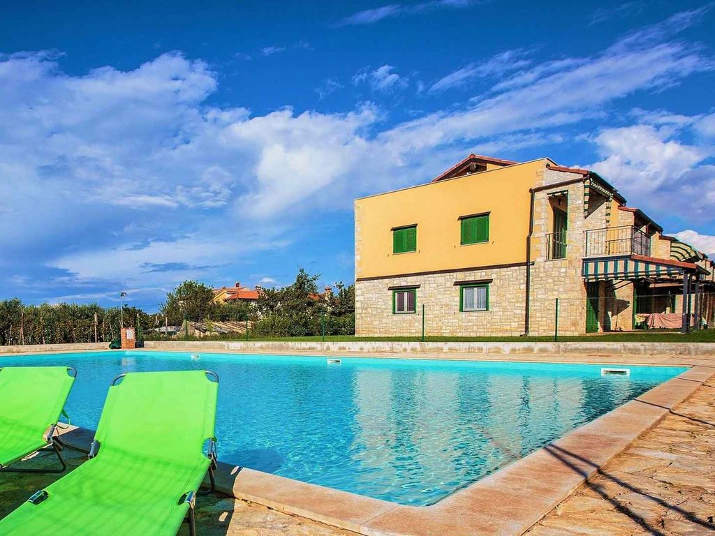 Ferienwohnung mit Pool und Dachterrasse